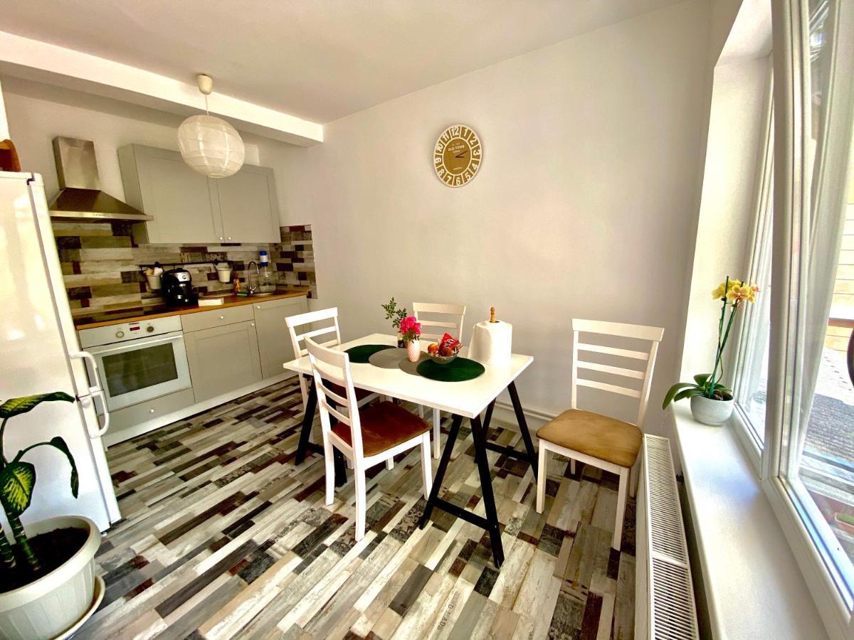 בראשוב Vinyl'S Place מראה חיצוני תמונה